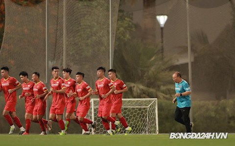 VIDEO: HLV Park Hang Seo chạy thi với học trò