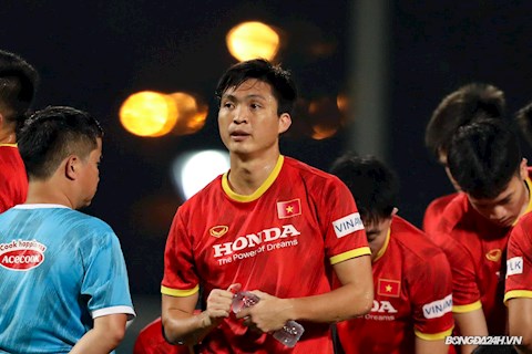 Tuấn Anh vắng mặt ở ĐT Việt Nam, HLV Kiatisuk Senamuang nói gì?