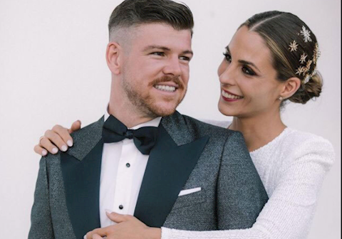 Cựu sao Liverpool cưới vợ sau chiến thắng trước MU