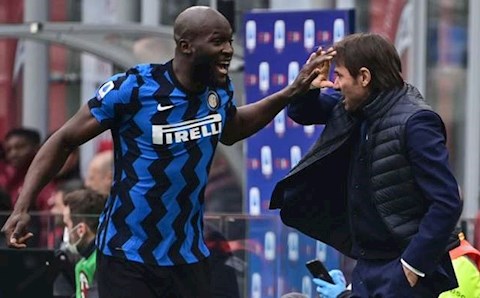 Lukaku chấp nhận giảm gần nửa lương để tái ngộ HLV Conte