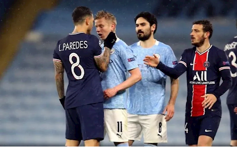 Bí thuật của Paredes: Vừa bóp cổ vừa tặng Zinchenko 1 thẻ vàng