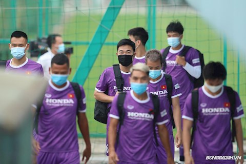 Ngày đầu tập luyện, ĐT Việt Nam lạ lẫm trong màu áo mới