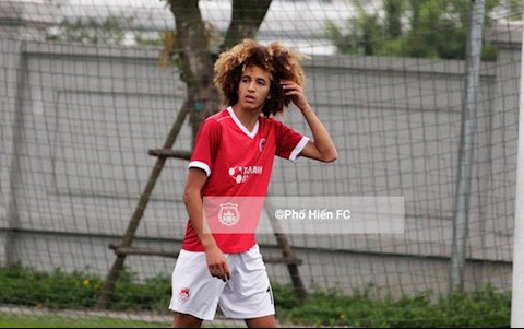 VIDEO: Sao trẻ MU từng sang Việt Nam được ra mắt như siêu bom tấn