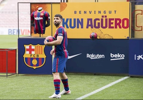 Sergio Aguero có vài lời muốn gửi Lionel Messi