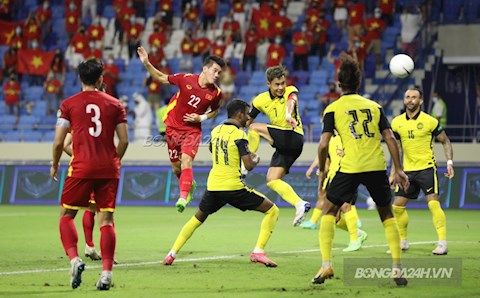 VIDEO: Tiến Linh đánh đầu cận thành tung lưới Malaysia