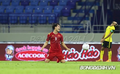 VIDEO: Bằng chứng 100% Văn Toàn bị hậu vệ Malaysia phạm lỗi