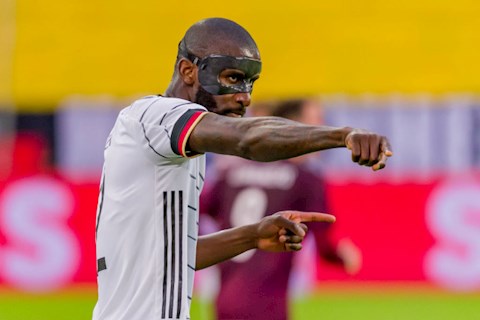 Antonio Rudiger sẵn sàng đá bẩn để ngăn cản Kylian Mbappe