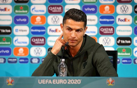Cristiano Ronaldo nhắc tới MU trước trận đấu với Hungary
