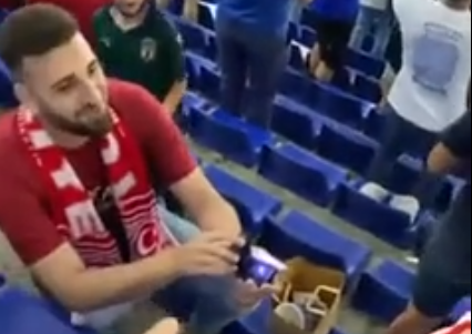 Màn cầu hôn bạn gái có một không hai ở VCK Euro 2020