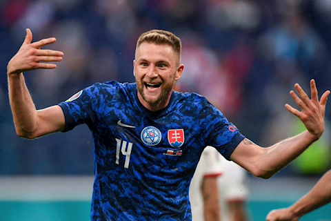 Khóa chặt Robert Lewandowski, mục tiêu của MU được đưa lên mây xanh