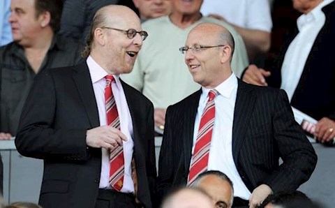 Nhà Glazer phản biện: Nợ ở MU không ảnh hưởng ngân sách chuyển nhượng