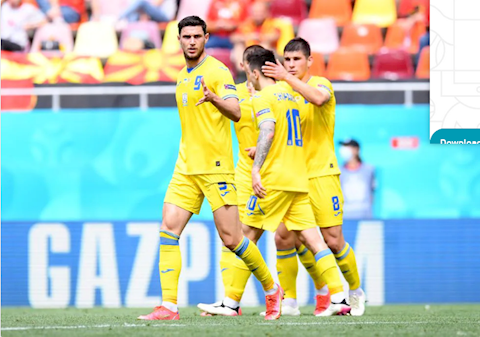 VIDEO: Ukraine ghi bàn thứ hai sau pha phối hợp như đá tập