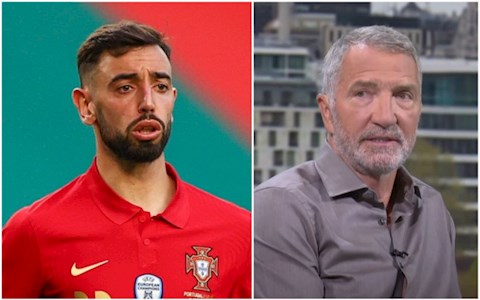 Thái độ với đồng đội, Bruno Fernandes bị chửi sấp mặt