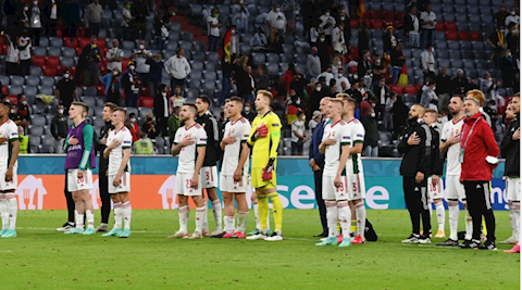 VIDEO: Màn hát quốc ca đẫm nước mắt của các cầu thủ Hungary