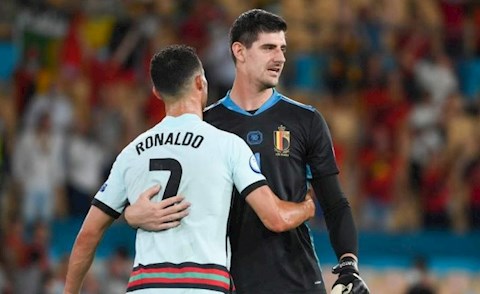Hé lộ lời chia sẻ của Ronaldo với Thibaut Courtois sau trận đấu