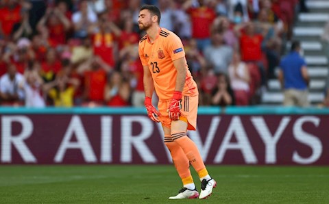 Unai Simon ‘giúp’ EURO 2020 cân bằng số pha phản lưới của… 60 năm trước đó cộng lại