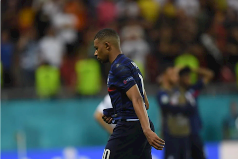 Sắm vai tội đồ, Mbappe vẫn không bị oán trách