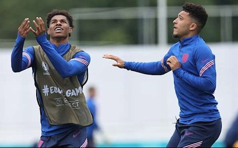 Quá vui mừng, Rashford lỡ tiết lộ Sancho đã là người của MU?