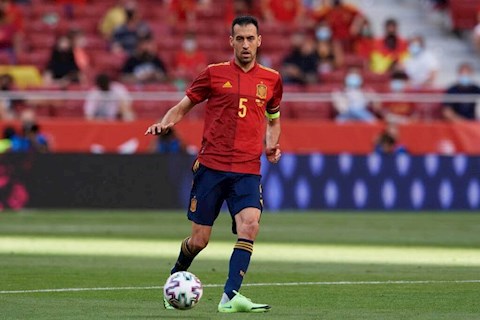 Busquets trở lại giải cứu Tây Ban Nha