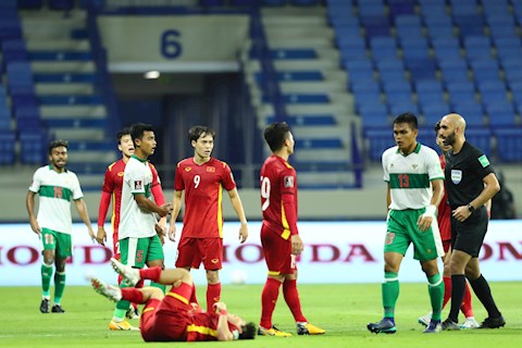 Cầu thủ Indonesia vào bóng thô bạo với Tuấn Anh là ai?