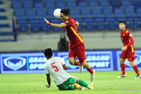 VIDEO: Những pha bỏ bóng đá người của Indonesia với ĐT Việt Nam