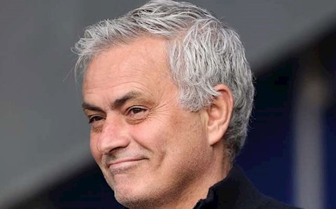 Mourinho mỉa mai Spurs, tuyên bố đã giành 25 danh hiệu rưỡi trong sự nghiệp