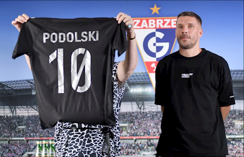 VIDEO: Màn ra mắt khó tin của Lukas Podolski ở CLB mới