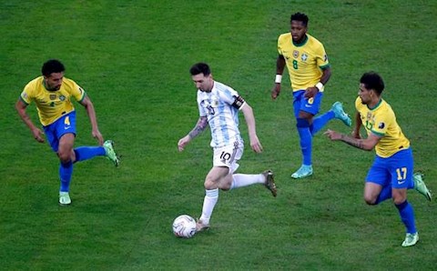 Xem lại tình huống Messi bỏ lỡ khó tin suýt khiến Argentina ôm hận