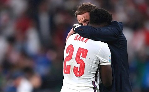 Bukayo Saka bị sỉ nhục trên MXH sau quyết định tàn nhẫn của HLV Southgate