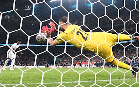 Khi thiên đường và địa ngục chỉ cách nhau 11m