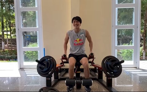 Công Phượng khoe ảnh tập luyện tại nhà trong thời gian giãn cách xã hội