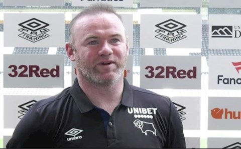 Phớt lờ các CĐV MU, HLV Rooney lý giải ra sao?