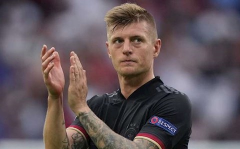 Vì sao Kroos vui mừng khi Messi rời Barca?