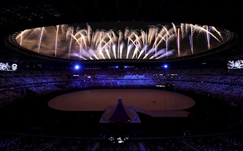 VIDEO: Chùm pháo hoa lung linh trong lễ khai mạc Olympic 2020