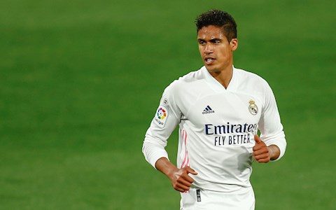 Raphael Varane đến Man United: Rời bỏ vùng an toàn