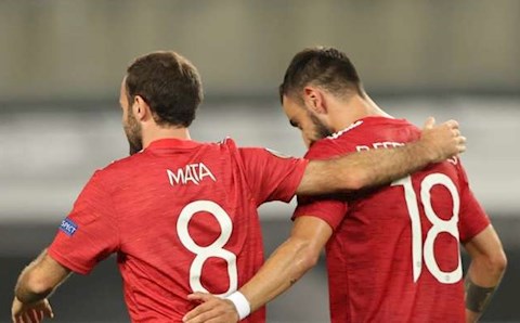 Bruno Fernandes tiếc nuối 1 điều khi Mata bất ngờ ở lại MU
