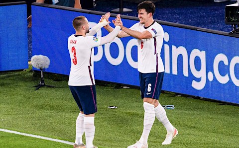 Maguire khen ngợi Shaw sau những màn trình diễn thăng hoa ở Euro
