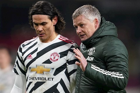 Vì sao Edinson Cavani vẫn chưa trở lại MU?