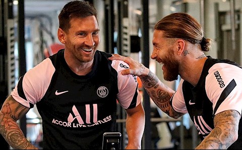 Sergio Ramos cười tít mắt khi gặp lại Messi ở PSG