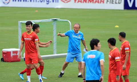 HLV Park Hang Seo và bài toán tìm kiếm một Sergio Busquets phiên bản Việt