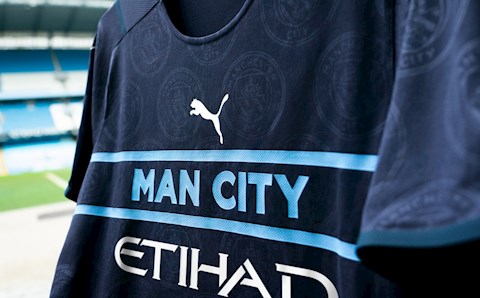 Kane quyết định ở lại Tottenham sau khi chứng kiến mẫu áo thứ 3 của Man City