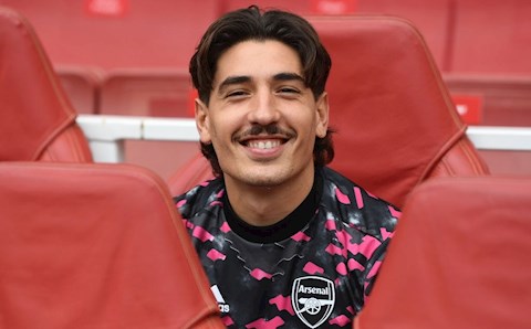 Video: Bellerin mắc sai lầm khó đỡ chỉ 1 phút vào sân