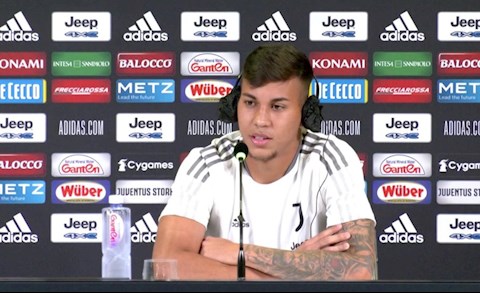 Tân binh Juventus bày tỏ sự ngưỡng mộ dành cho Ronaldo