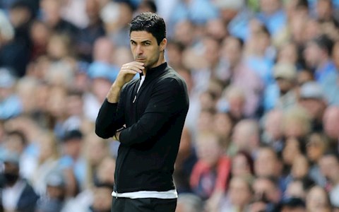 Mikel Arteta đang bị nhấn chìm cùng cơn khủng hoảng ở Arsenal