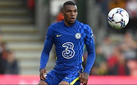 Sterling ký hợp đồng với Chelsea