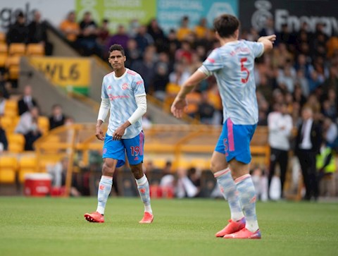 HLV Solskjaer hết lời khen ngợi Varane sau trận thắng Wolves