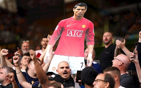 Pogba: Ronaldo là huyền thoại của Man United