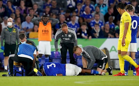 Sao Leicester nhập viện sau chấn thương gãy chân kinh hoàng