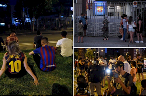 Quá tức giận, NHM Barca tụ tập bên ngoài sân Camp Nou phản đối CLB
