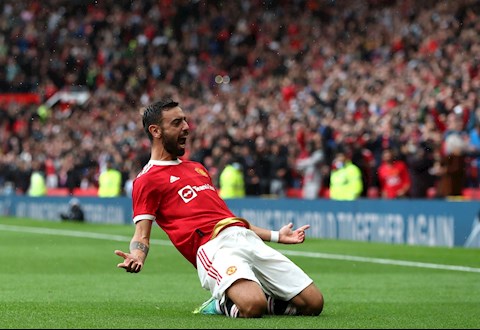 VIDEO: Bruno Fernandes lập siêu phẩm đá phạt vào lưới Everton